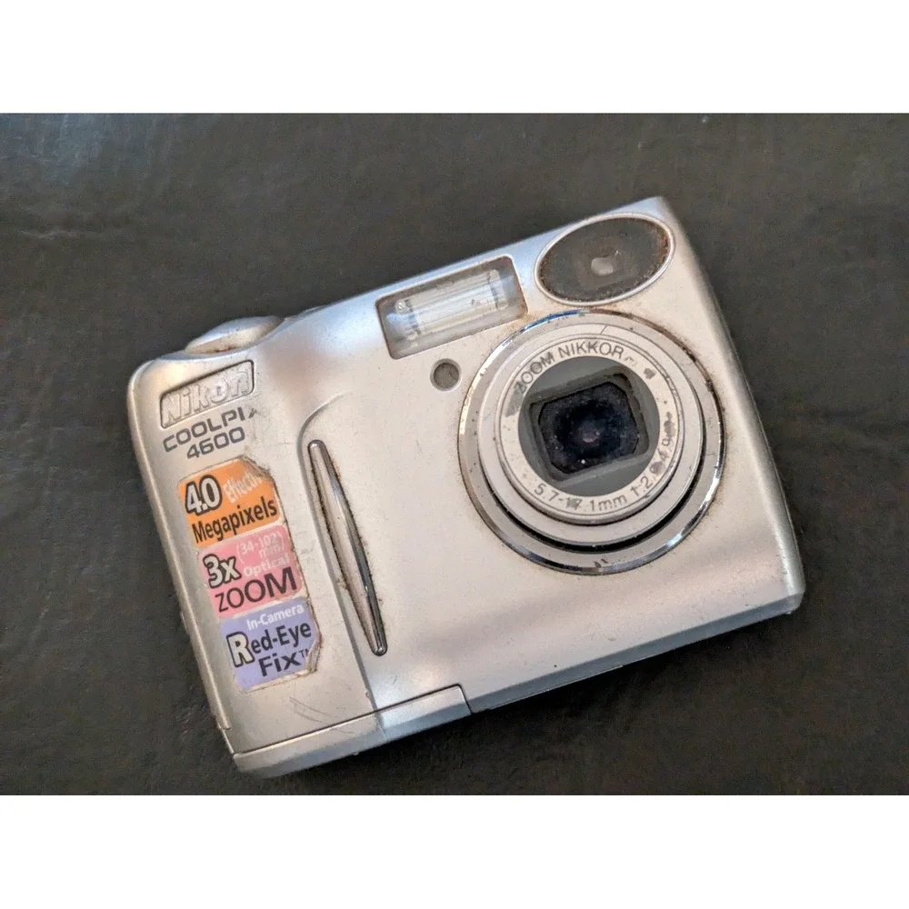 Nikon Coolpix 4600 Digital Camera Silver 4 Megapixels 3x Optical Zoom Works